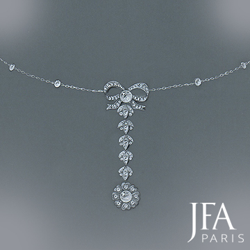 Anniversaire de mariage.

Collier transformable serti de diamants.