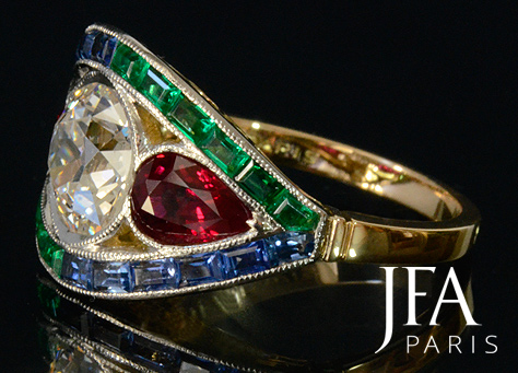 Bague multicolore sertie en son centre d'un diamant et de deux rubis poires. L´entourage, de saphirs et d´émeraudes calibrés, est ajusté sur oeuvre.

La fabrication de cette bague a nécessité l´intervention de six artisans spécialisés : le dessinateur, le joaillier, le lapidaire, le sertisseur, le graveur et la polisseuse.


Bijou signé par nos soins : JFA Paris